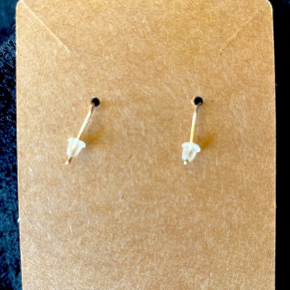 NWOT a Pair of Liza Jane Jewelry Earrings. BEAUTIFUL - Picture 3 of 3